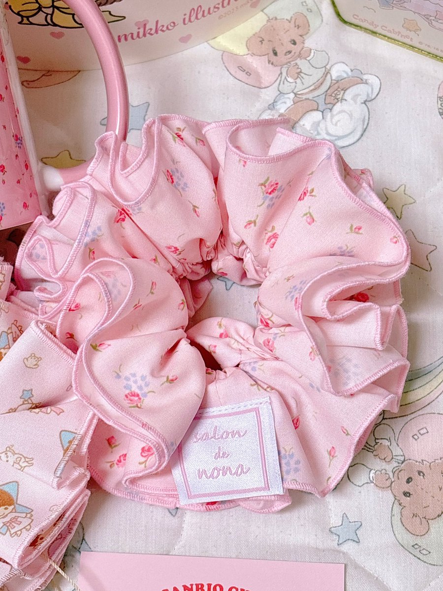 pink_starry_sky's tweet photo. salon de nonaさんの購入品ですʚ🎀ɞ

︎♡ラグドール猫ちゃんのマグカップ
♡キキララちゃんのシュシュ
♡プチローズのシュシュ

それぞれ違うピンクの色味と繊細なデザインがかわいい〜♡(*´ `*)ｲﾔｼ､､､ https://t.co/MVlOnKqTLA