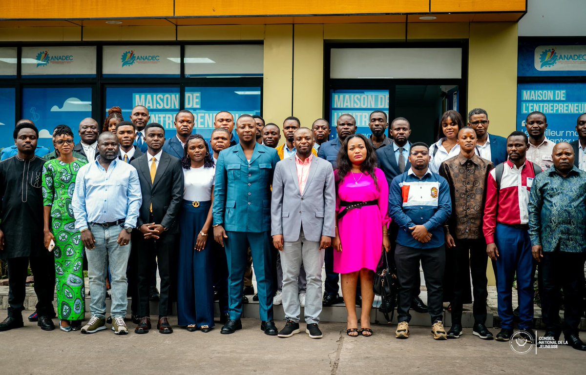 Ronaldo_Mayumbu's tweet photo. Au boulot ! 

48 heures après le lancement du Programme Présidentiel « Debout Jeune Congolais », nous sommes déjà à pied d’œuvre.

Heureux d’avoir contribué, avec les différentes parties prenantes, à l’atelier de sensibilisation et d’immersion des présidents provinciaux de la jeunesse autour du CONAPAS, un dispositif clé pour promouvoir l’entrepreneuriat des jeunes à travers les 26 provinces.

Le travail ne fait que commencer, mais la vision est claire : transformer le potentiel de notre jeunesse en opportunités concrètes.

Chaque engagement compte. Chaque action a son importance. Ensemble, bâtissons la RDC que nous voulons. 

#Restonsconcentrés 
#JeunesseRDC
#EntrepreneuriatRDC
#Emploi
#FATSHI
#conapas 
@FelixUdps @SuminwaJudith @JustinKALUMBA @GraceKutino @Anthony_Nkinzo @EbambiKatalayi @mbuyiclaude12 @juantedbelkas @GodefroyKizaba