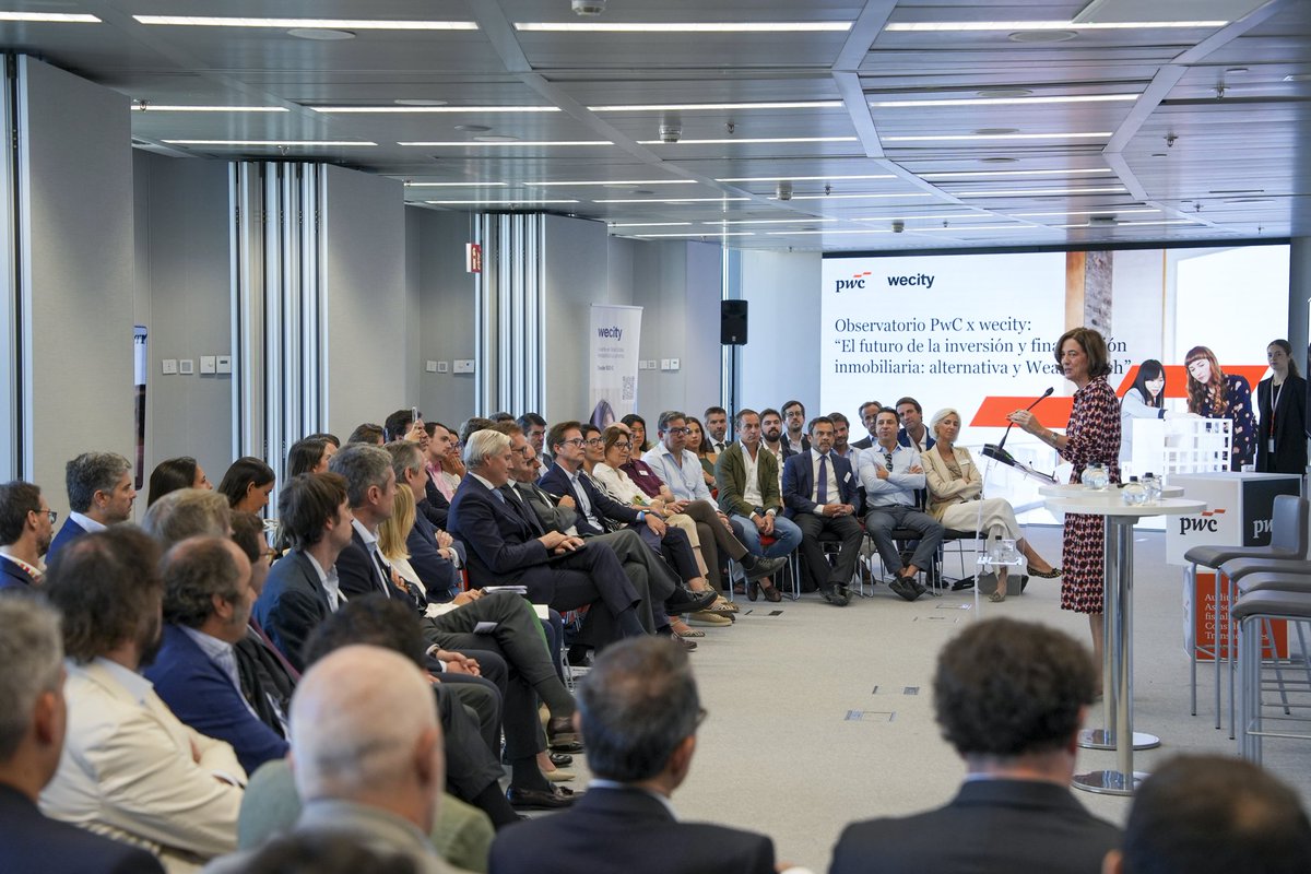 Aebanca's tweet photo. En el I Observatorio @wecity_io y @PwC_Spain sobre financiación inmobiliaria, nuestra presidenta, Alejandra Kindelán, aboga por:

👉fomentar la inversión y financiación de proyectos con diversidad de fuentes

👉reforzar la colaboración público - privada https://t.co/37FElo8VYw