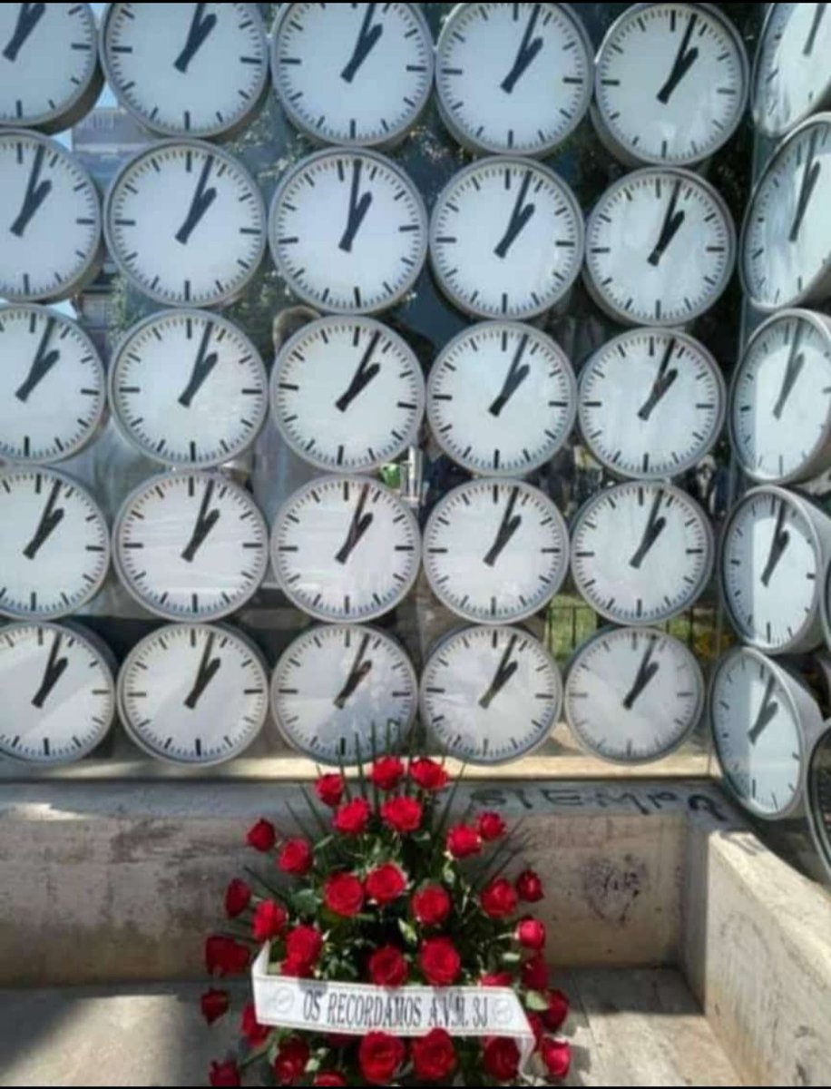 avm3j's tweet photo. A las 13:00 estaremos en el jardín donde se ubica el Monumento de los Relojes para hacer una ofrenda en recuerdo de los afectados por el accidente. Si queréis acompañarnos seréis bienvenidos https://t.co/BLjUkRXHng