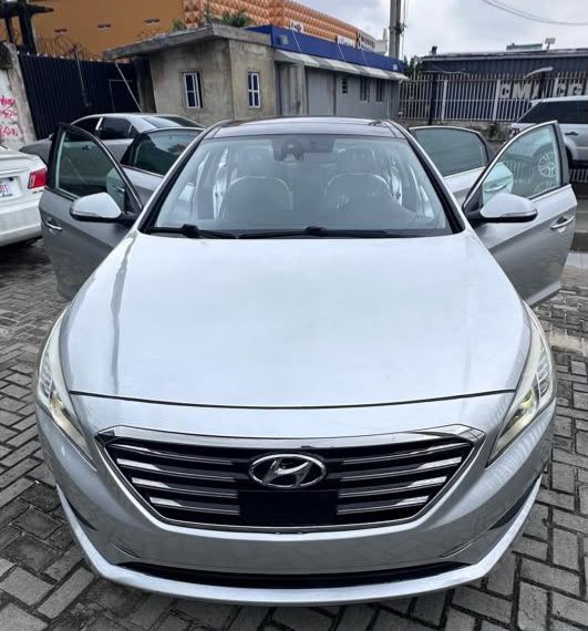 sxdiqcarter_'s tweet photo. 2015 Hyundai sonata 🇺🇸
13.5m https://t.co/m6HVrreAHR