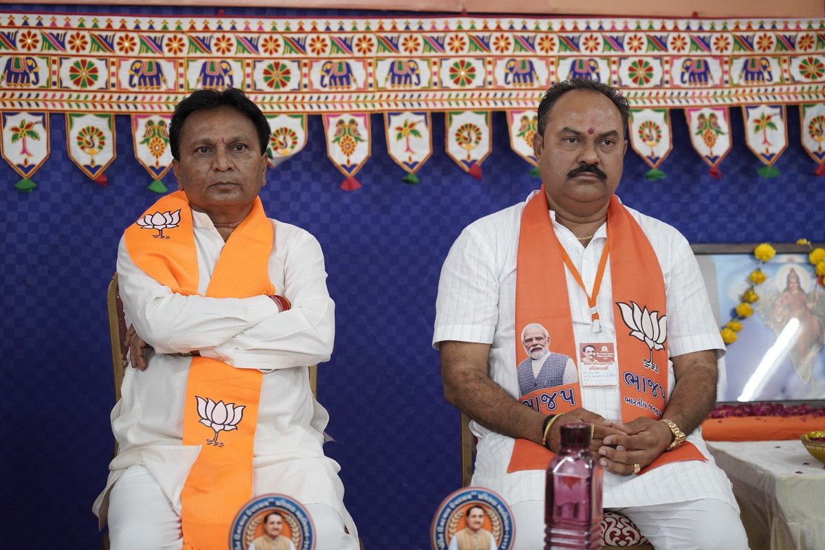 Gautambhaibjp's tweet photo. "પ્રશિક્ષણ એટલે સંગઠનની શક્તિ, વિચારની સ્પષ્ટતા અને સેવાના સંકલ્પને વધુ મજબૂત બનાવતી પ્રક્રિયા."

પાલિતાણા ખાતે 'પંડિત દીનદયાળ ઉપાધ્યાય પ્રશિક્ષણ મહાભિયાન ૨૦૨૬' અંતર્ગત આયોજિત તળાજા તાલુકા મંડળ તથા શહેર મંડળના પ્રશિક્ષણ વર્ગમાં ઉપસ્થિત રહી અધ્યક્ષ તરીકે સેવા આપવાનો અને સાથી(૧/૨) https://t.co/w5vNehRsv4