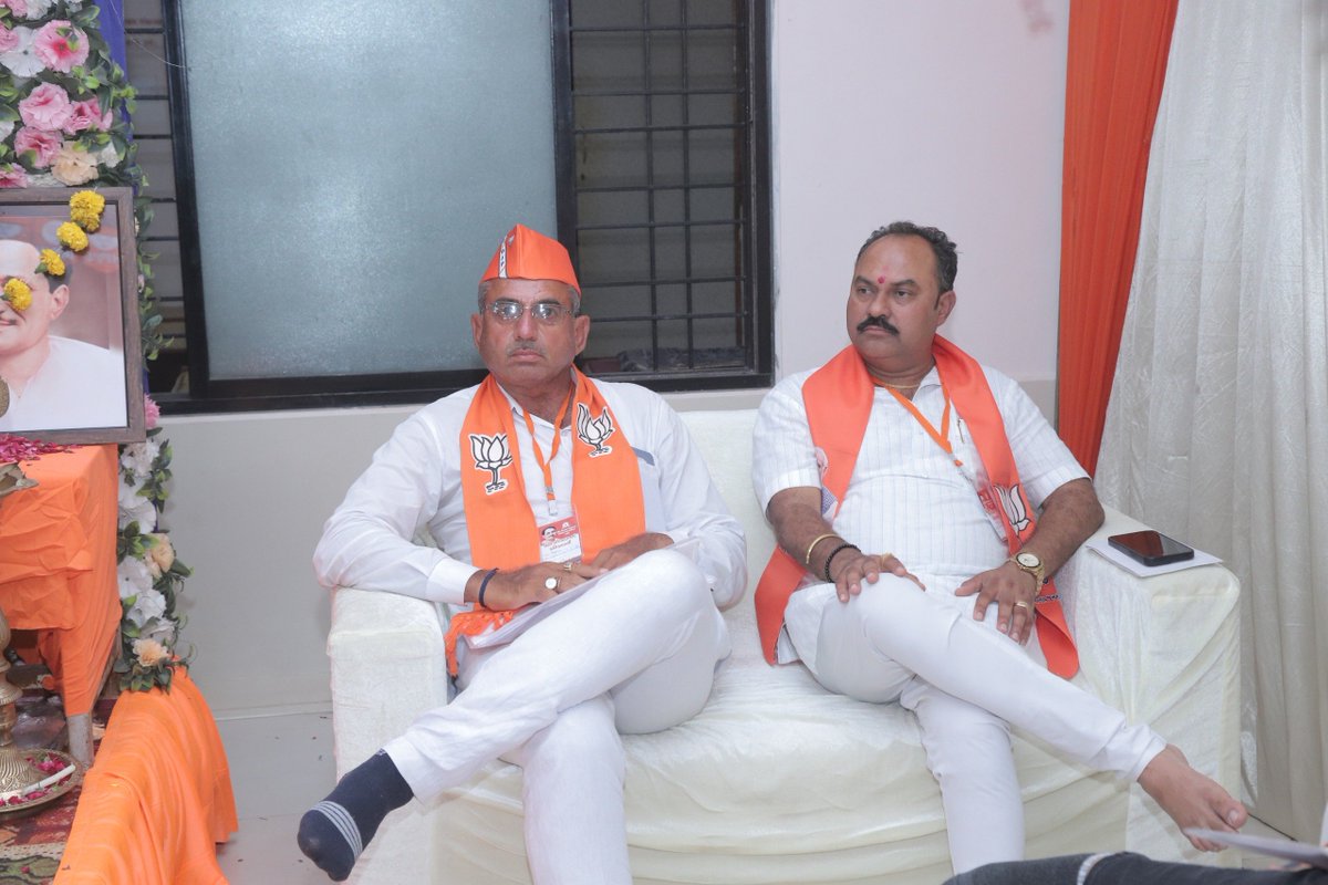 Gautambhaibjp's tweet photo. @narendramodi @sanghaviharsh @BJP4Gujarat @CMOGuj @iJagdishBJP @AmitShah @Nimu_Bambhaniya @ratnakar273 @PMOIndia @jitu_vaghani (૨/૨) કાર્યકર્તાઓ સાથે સાર્થક સંવાદ કરવાનો અવસર પ્રાપ્ત થયો!

પ્રશિક્ષણ વર્ગ કાર્યકર્તાઓના વ્યક્તિત્વ અને નેતૃત્વના વિકાસ સાથે સંગઠનને વધુ મજબૂત બનાવવામાં મહત્વપૂર્ણ ભૂમિકા ભજવે છે. સાથે જ, કાર્યકર્તાઓમાં નવી ઊર્જા, પ્રેરણા અને રાષ્ટ્રસેવા પ્રત્યેની અડગ પ્રતિબદ્ધતાનો સંચાર કરે છે https://t.co/3nfRhstGi2
