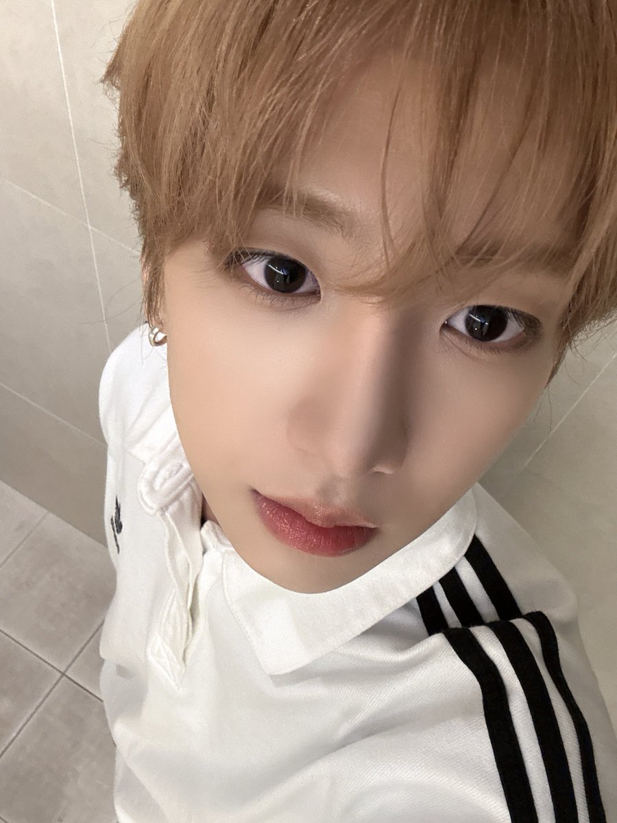 82majortexts's tweet photo. [260703] 🐵🫧

🐵: I arrived in Bangkok!!
🐵: I didn't just bleach my hair, though...

💬: Didn't you dye it beige too?? It's sooo pretty
ㄴ[reply]: Yep! I dyed it kind of a milky beige

🐵: The color fades really quickly
🐵: So I couldn't send you a selfie ㅠ Sorry
🐵: I'll send one today!
🐵: [photo x2]
🐵: 🫶🏻🙈