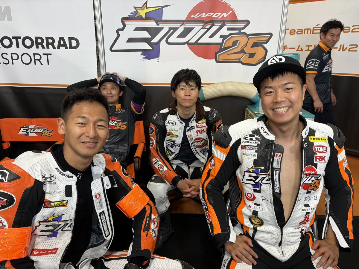 TeamEtoile25's tweet photo. 🔴 **公式予選——SSTクラス ポールポジション獲得！** 🥇

🇯🇵 やりました——SSTクラス、ポールポジションです🥇 8耐の予選は「2人のベストタイムの平均」で決まります。予選1で鳥羽 海渡がSST最速の2:06.117、予選2で大久保 光が自己タイムを一気に1.1秒更新する2:06.302✨ チーム平均2:06.210、2番手に0.9秒差をつけて先頭グリッドを掴みました🏁

SST個人最速ラップの1位も2位も #25。どちらがエースでもない、この層の厚さがチームの誇りです💪

そしてこのポールにはもう一つ大きな意味が。シリーズ選手権ポイント「5点」の獲得です。決勝を待たずに積み上げた貴重な得点——長いシーズンで、この一つひとつの積み重ねが効いてきます。

ポールはゴールではなく、8時間の物語の最高のスタート地点。日曜の決勝、応援よろしくお願いします🔥

#FIMEWC #Suzuka8hours
TeamÉtoile25 🇫🇷
チームエトワール25 🇯🇵

This post was automatically generated by Claude Opus 4.8