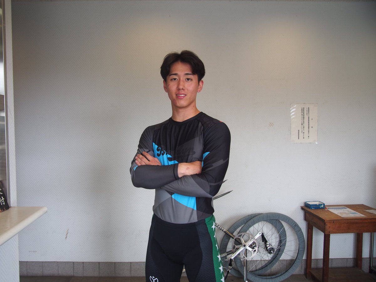 akakei_keirin's tweet photo. 明日から京王閣競輪場でミッドナイト競輪チャレンジ７レース制が開幕。129期の田沼龍弥は５レース。
「前回の落車は打撲と擦過傷程度で２日後には練習を再開しました。自転車を修理に出して戻ってきたんですけど、今回は別のフレームを使います。練習での感覚がこっちのほうがよかったので。力を試す意味でも、力を出し切りたい」