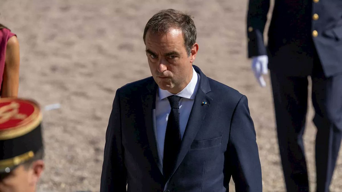 jon_delorraine's tweet photo. 🔴🇫🇷 FLASH | Sébastien Lecornu reporte pour la deuxième fois sa rencontre avec la mère de Rosa, 11 ans, victime de dizaines de viols présumés.

Son avocat dénonce une attitude « déplorable et indigne ». La mère de l’enfant dit se sentir « méprisée et abandonnée » par l’État. (Le Point)