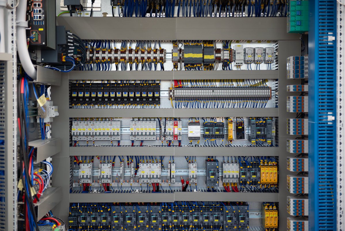 PallasCapital's tweet photo. Spannender Austausch zwischen unserem Vorstand und Wolfgang Schwarz sowie Paul Schwarz von Spörk Antriebssysteme.

Das österreichische Unternehmen ist auf Robotik, Automatisierung, Antriebstechnik und Schaltschrankbau spezialisiert und derzeit auf Expansionskurs. https://t.co/R65tOPMMIX