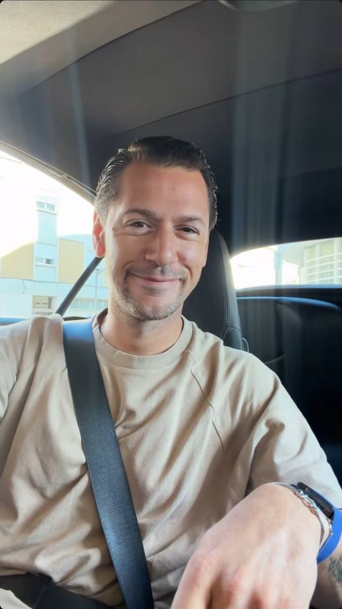 MariaSerodio2's tweet photo. #brunardo O bom dia do piloto lindinho a caminho de fazer o que ama. 🤌💙
 Este sorriso de felicidade 🤏 https://t.co/Pvk6VKx5GG