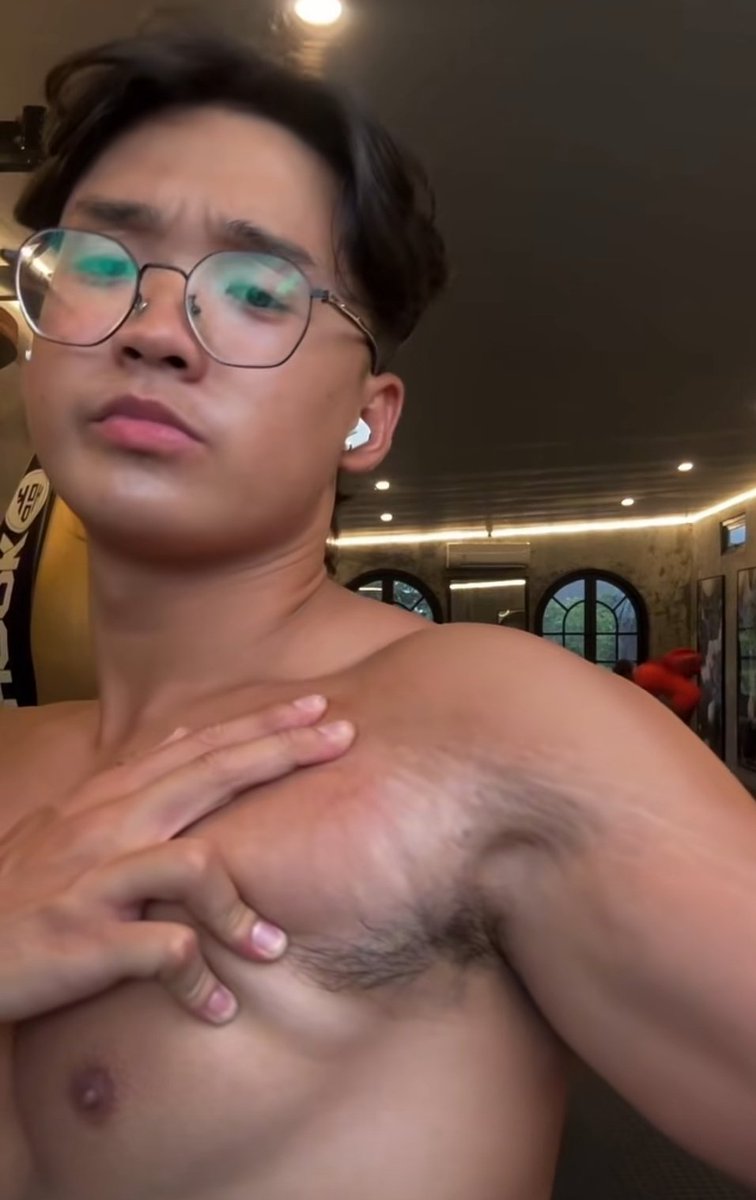 Pit_topia's tweet photo. Do you want to sniff or lick that armpit? https://t.co/d78RBVTC8s