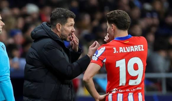 BarcaUniversal's tweet photo. 🚨🚨 Diego Simeone speaks about Julián Álvarez:

"He’s a fantastic player. The best player we have at Atlético. I can only speak well about Julián. He’s extraordinary and to find a player like him is very difficult."

"His future? Well… that’s his next game with Argentina! He should focus on that. Things will get resolved, as always in life."
