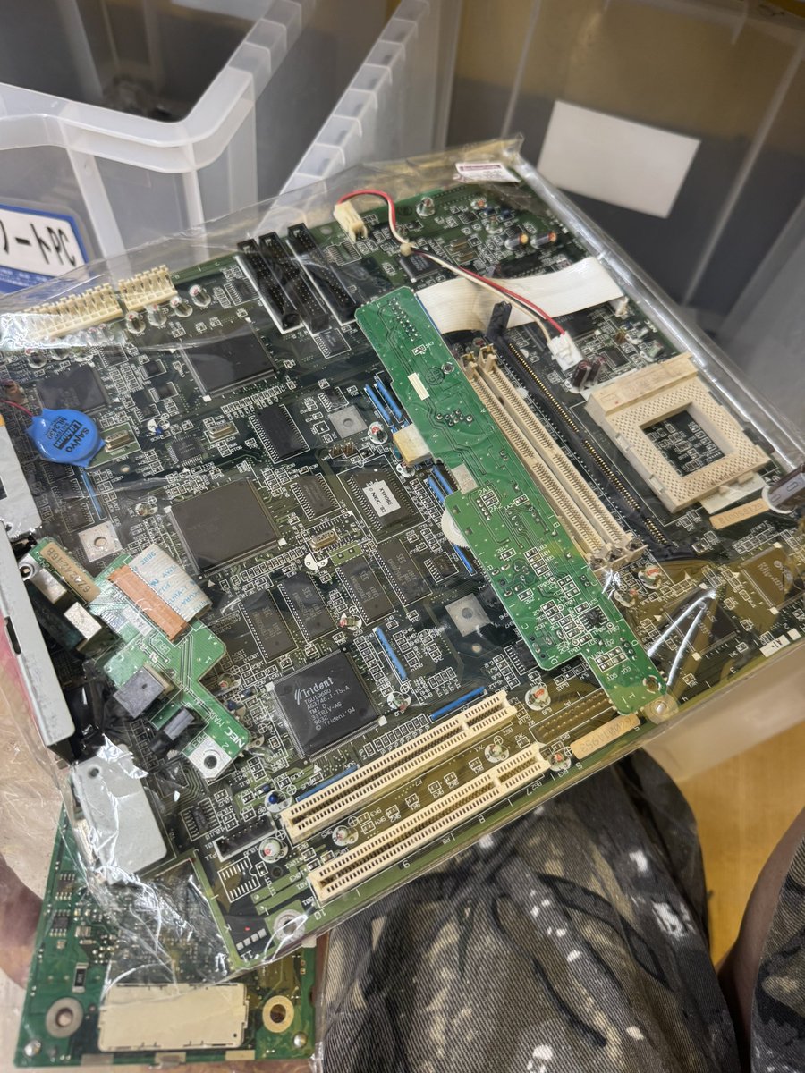 ハードオフはにんす宜野湾店 ここではPC-98と遭遇！V13とFX、V16の