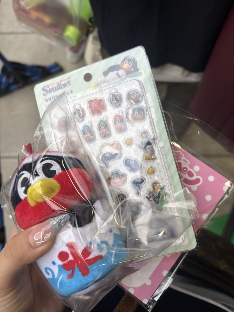 mimi27_93's tweet photo. 気づいたら無意識にグッズ取ってた、、
なにも買う気なかったのに、、 https://t.co/xzQ36wIEpc