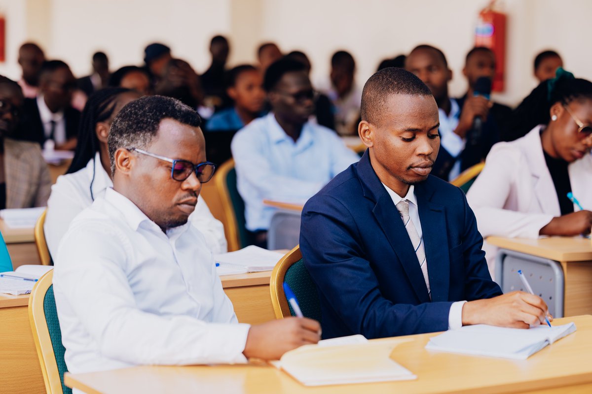 LegalPracticeRW's tweet photo. Dr. @FNtezilyayo, CJ Emeritus, is leading a 2-day training for DLP students on Financial &amp; #CapitalMarkets.
Participants are diving into primary &amp; secondary markets; shares, bonds &amp; derivatives; African case studies on investor protection, enforcement gaps &amp; market reforms. https://t.co/h8k4zOyyic