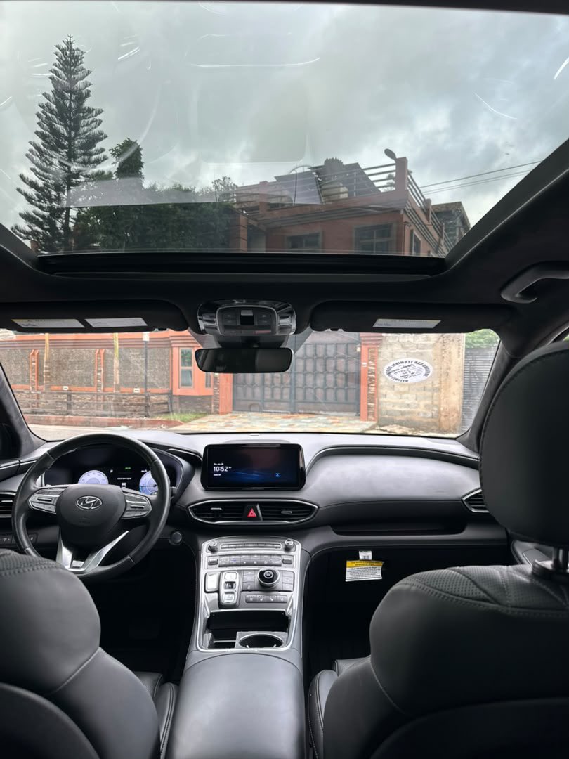 FrankDoe101's tweet photo. 2023 Hyundai Santa Fe Calligraphy 2.5T 🚙🔥

💰 GHS 460,000 | 📍 21,000 miles

▫️2.5L Turbo Engine
▫️Panoramic Sunroof
▫️Leather Interior
▫️Heated & Ventilated Seats
▫️Push Start & Smart Key
▫️Apple CarPlay & Android Auto
Premium comfort, turbo performance, and low mileage — ready for its next owner. 

Hit the DM / WhatsApp 0279070855
#YourCarGuy 🚘🕺🏽
#YourDubaiCarGuy 🇦🇪🇬🇭
