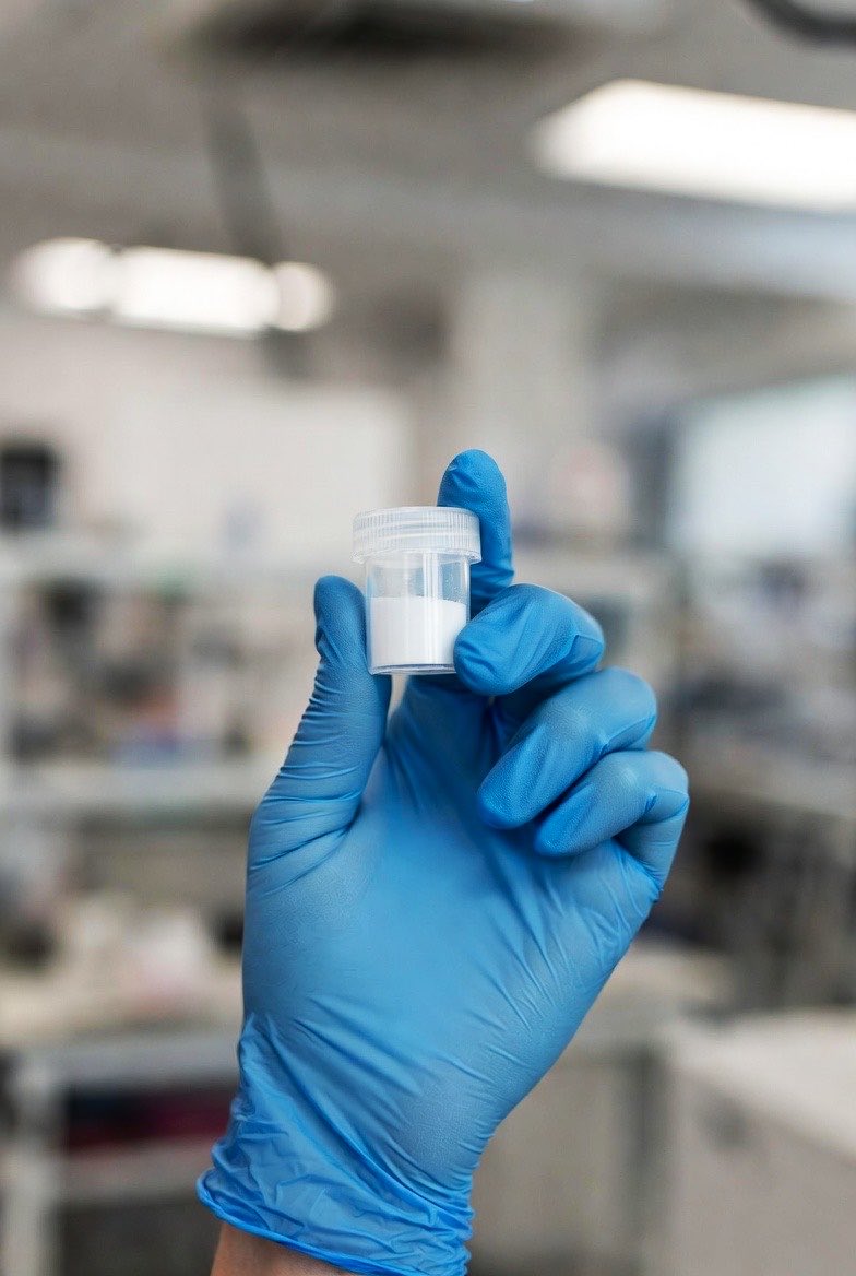 YourAnonOne's tweet photo. Scientists in South Korea created a spray-on powder that can stop heavy bleeding in about one second, by instantly forming a strong gel over the wound. 👨‍🔬 https://t.co/XpPXPxyrPE