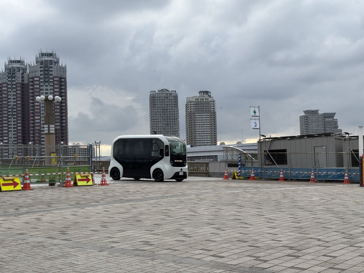 caelumfib's tweet photo. お台場でトヨタのe-Paletteに乗車。LUUPやレンタサイクルはもちろん、ゆりかもめやBRTなど、臨海部では新時代の交通に乗れる。 https://t.co/62G01SmzEd