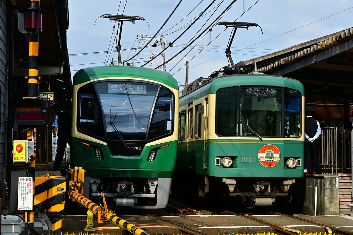 illya830's tweet photo. バトンタッチ🚃🚃
4月にデビューした700形と、今月営業運転を終了する1001号が並びました

2026/7/3(金)#江ノ電運用
長谷15:43[3]～
[2]1001F(HM)+1101F(ONE PIECE)【R】
[3]702F+701F【R】

#ありがとう江ノ電1001・1051号
#江ノ電700形 https://t.co/K8k03mhSU3
