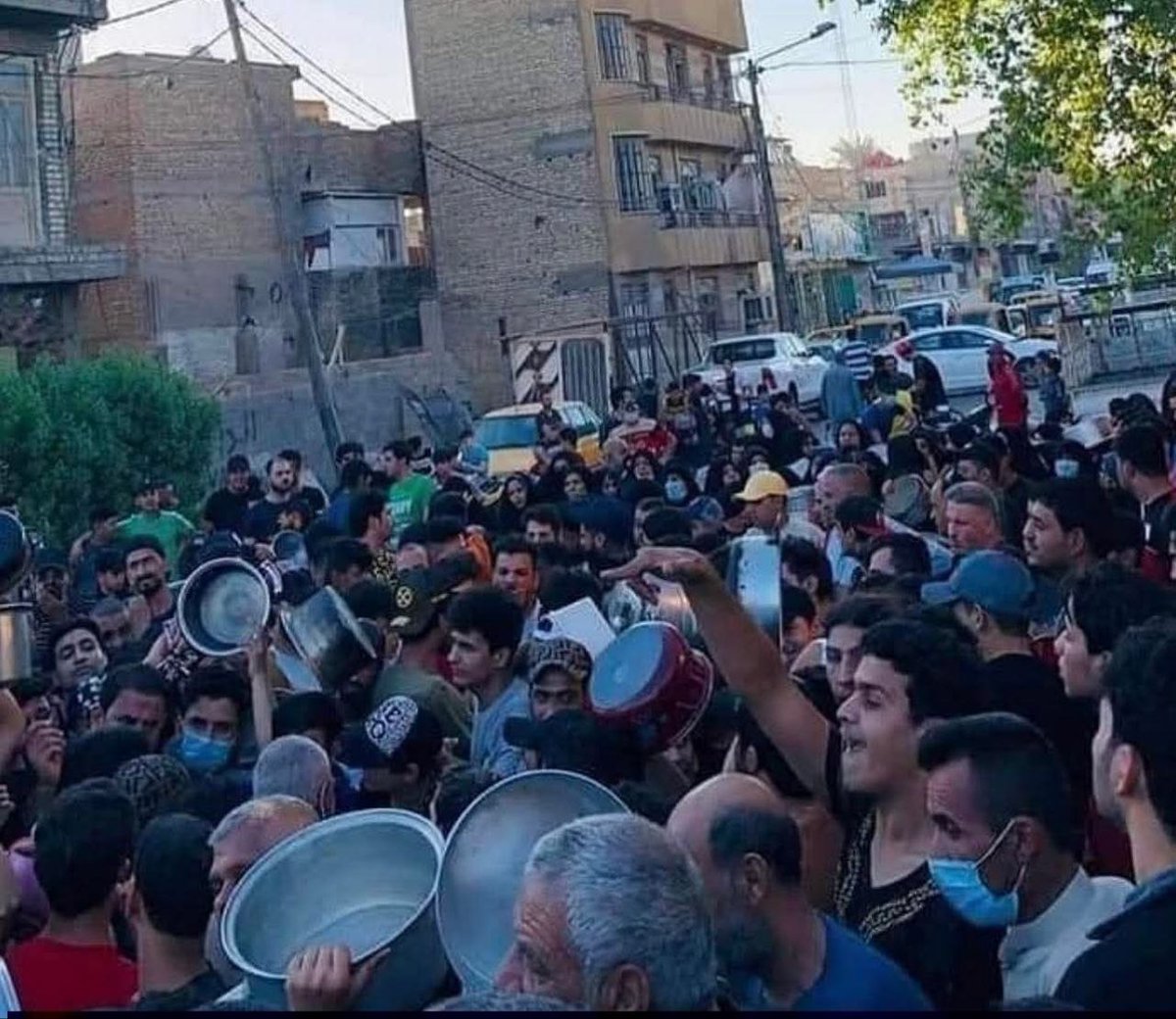 ukgl24's tweet photo. الشعب_ الذي يخرج الساعة الخامسة فجراً بحثاً عن القيمة !!
قادراً على أن يخرج يوماً من أجل قيمته ...
فلا قيمة للإنسان بلا وطن يحفظ حقوقه وكرامته...
الحسين (ع) ثورة ضد الظلم ، مو أكل و لطم ...
هيهات منا الذله ليست مقولة فقط ... https://t.co/e7sYsOYnUI