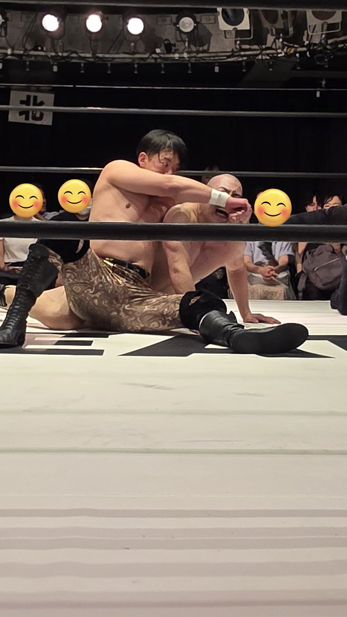 sanaes37's tweet photo. T-Hawk選手が指名した対戦相手は…デビュー3戦目の山本丈選手!
やられてる写真ばかりでごめんなさい。
でも、あなたは、みんなに愛されてるよ。
ジョーくんに届け~
#山本丈 選手
#THawk 選手
#田村ハヤト 選手
#伊藤貴則 選手
#GLEAT https://t.co/Y1MPx5EwMI