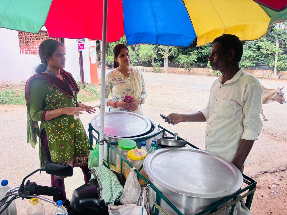Bbsrumsu's tweet photo. Food inspection &amp; sensitisation activities were conducted at Kalinga Nagar. Expired &amp; stale food items  were destroyed. Food Business Operators (FBOs) were sensitised on food safety regulations, hygiene &amp; sanitation &amp; safe food handling practices. https://t.co/EFipXs6Kt2