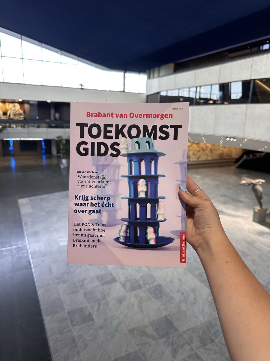 PSBrabant's tweet photo. Hoe ziet Brabant eruit in 2040? 🔮 Provinciale Staten namen de Brabant van Overmorgen Toekomstgids in ontvangst van BrabantKennis. De gids verkent ontwikkelingen rond ruimte, samenleving, digitalisering en economie en dient als gesprekstarter over de toekomst van Brabant. 🚀 https://t.co/dZ4SBvlFyH