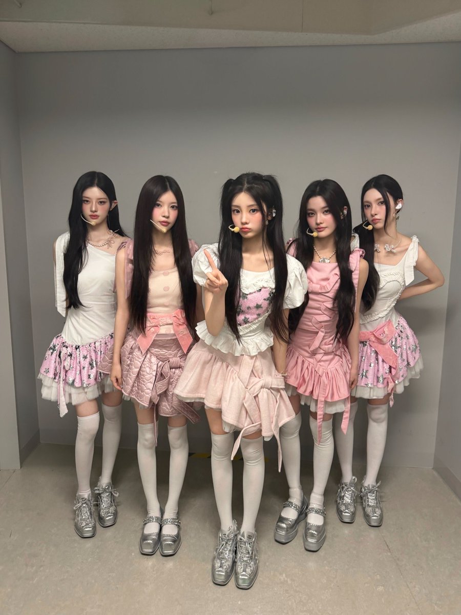 jenbluuu's tweet photo. new information in court reveals kim taeho instructed illit to lie that their manager never ostracized hanni despite them agreeing to his demands in the moment. 

https://t.co/idLCjZKKVj https://t.co/FgFvYKTYoE