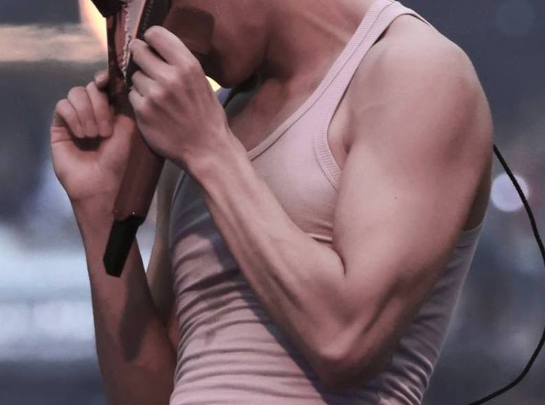 kirxant's tweet photo. These arms were made for this waist https://t.co/CFX4y1K18H