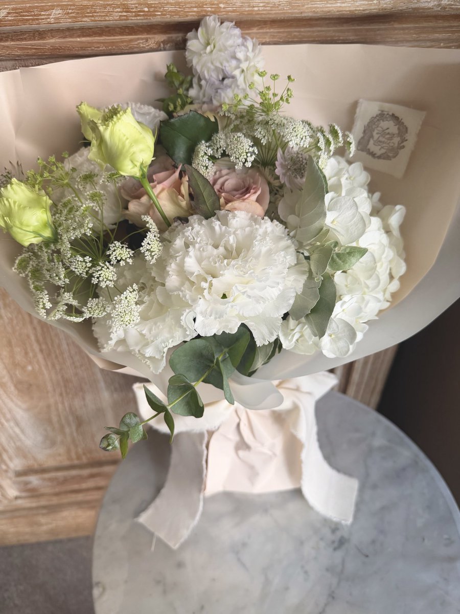 ayano_deicy's tweet photo. 今までなかなか好みのお花屋さんに出会えなかったんだけど、ウエディングをきっかけにどタイプのお花屋さんに出会えた🥹✨

大切な人や自分へのご褒美としてお花を送るのに心からおすすめのお花屋さん🌼

📍 西葛西
Lapin et Souris（ラパン エ スーリー）

#ウエディングブーケ　#卒花 #花屋　#ブーケ https://t.co/TGUlIv03FO