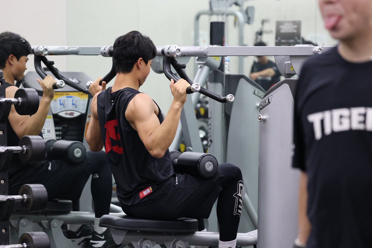 Kiatigers's tweet photo. 오늘 평소보다 이르게 시작한 웨이트
포지션별로, 루틴별로 트레이닝파트 스케줄을 소화했습니다🔥 https://t.co/92XY73D78i