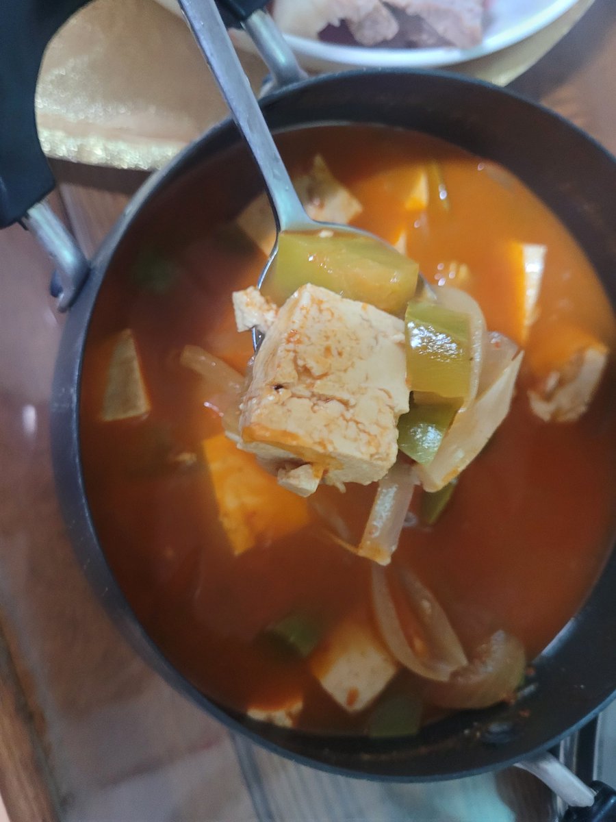 kxiff238's tweet photo. 아빠 엄마 저녁은
#수육과 #오이무침 된장찌개^^
와.. 날이 더워요^^;;
일하시느라 땀 흘리신 
부모님 기력보충 위해 수육 준비 해보았어요 https://t.co/B0U6BUs3gM