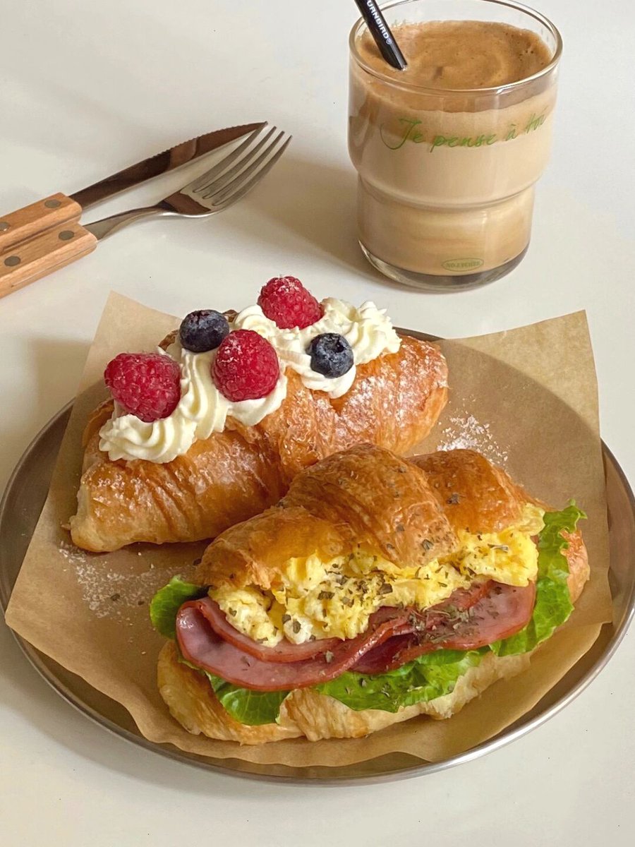 brandonss113's tweet photo. Just made flaky homemade croissants for the first time  The buttery aroma filling my kitchen is pure magic! Success tastes even better than I imagined https://t.co/psx4uTYSBf