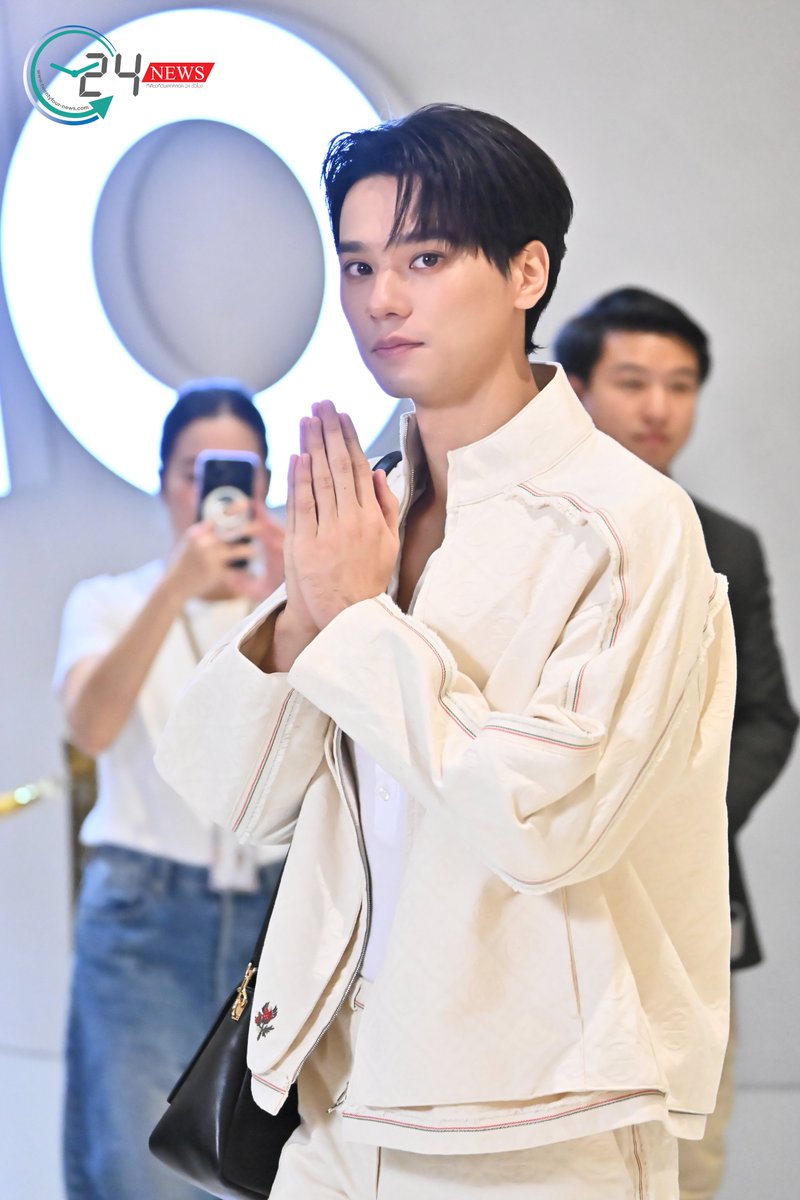 _24News_'s tweet photo. #เก่งหฤษฎ์ หล่อออร่ามาก ในงาน Tory Burch Iconsiam Boutique Store Opening Event

KENG TORY BURCH AT ICONSIAM
#ToryBurchxKengHarit
#KengHarit
#ToryBurch #ToryBurchThailand #ToryBurchICONSIAM https://t.co/8UH4g9P3gn