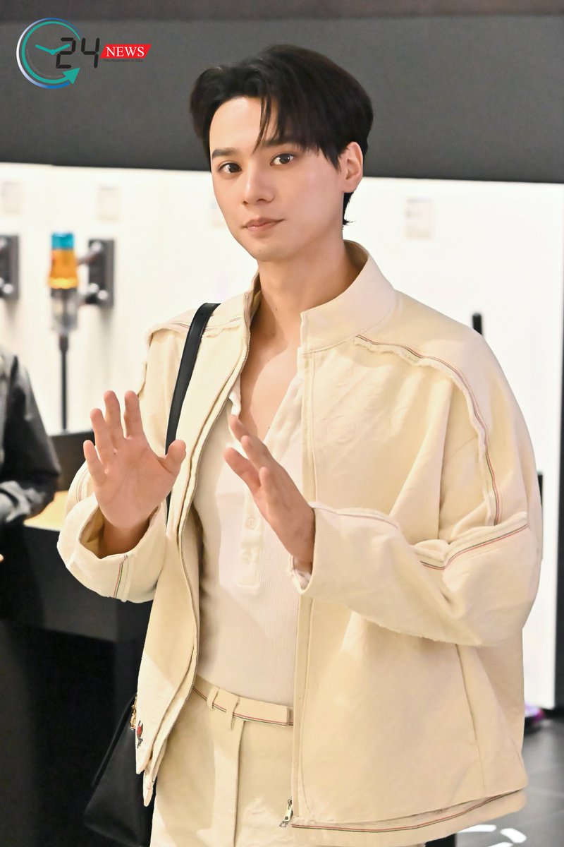 _24News_'s tweet photo. #เก่งหฤษฎ์ หล่อออร่ามาก ในงาน Tory Burch Iconsiam Boutique Store Opening Event

KENG TORY BURCH AT ICONSIAM
#ToryBurchxKengHarit
#KengHarit
#ToryBurch #ToryBurchThailand #ToryBurchICONSIAM https://t.co/8UH4g9P3gn