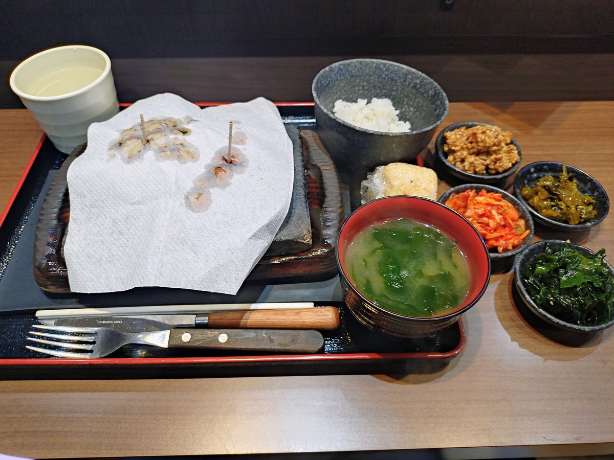 Yuka06021139's tweet photo. #感動の肉と米
OPしてから会社の皆も行ってるし…気になってたけど、米…普段から食べなくて躊躇してて…結果😁２週続けて行ってしま���たwww

とりあえず初回はハンバーグ、今日はチキンと気になるヤツをクリアするまで通いそう🤣
とにかく米の友が美味しい💖パン党の私がお代わりしちゃいました👍 https://t.co/Op0DxSR5uI