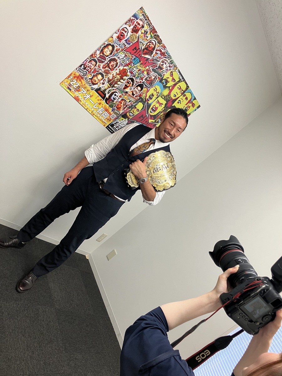 njpw_nyao's tweet photo. 【辻選手 in 新潟】
続いて新潟日報さんにて取材📰
『やはり気になるのは同世代の海野、上村、成田。でも長岡はオレの試合と入場に注目してくれ！』
掲載日は決まり次第お知らせします

そして場所を新潟市へ移して、このあと17:38頃からはFM NIIGATAさんに生出演📻
ご期待ください♪
#G1CLIMAX36 https://t.co/bN4gRSfRQT