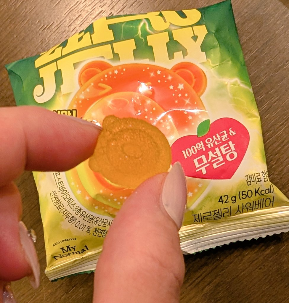 yuuuuu5927's tweet photo. ガチ謝罪から入ります。
申し訳ありませんでした😭!!!
VIPのお土産に入ってたグミ、今の私が食べれるわけない🥲と思って速攻夫にあげた…けど、後から #MyNormal の
商品だと気づいて急いで取り返した🙃
糖類0のグミなんて存在するんだ…👀
久しぶりのグミが美味しすぎて半泣きになりながら食べましたありがとうございました😭
#びゅーふる
#びゅーフェス
#Jsure