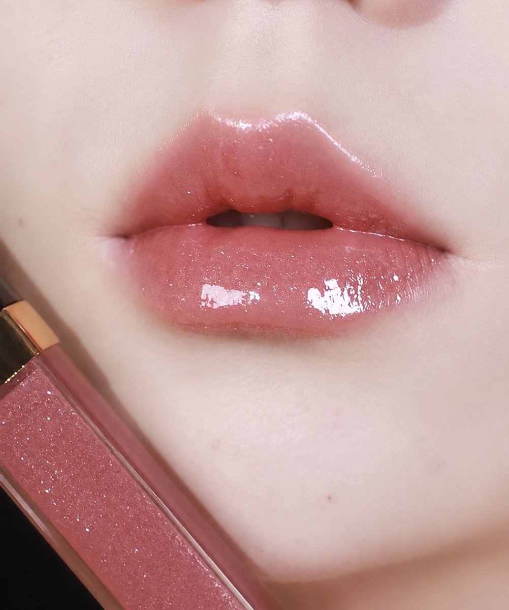 CHANELのグロスこんなに可愛い色あったの！？445番です！！