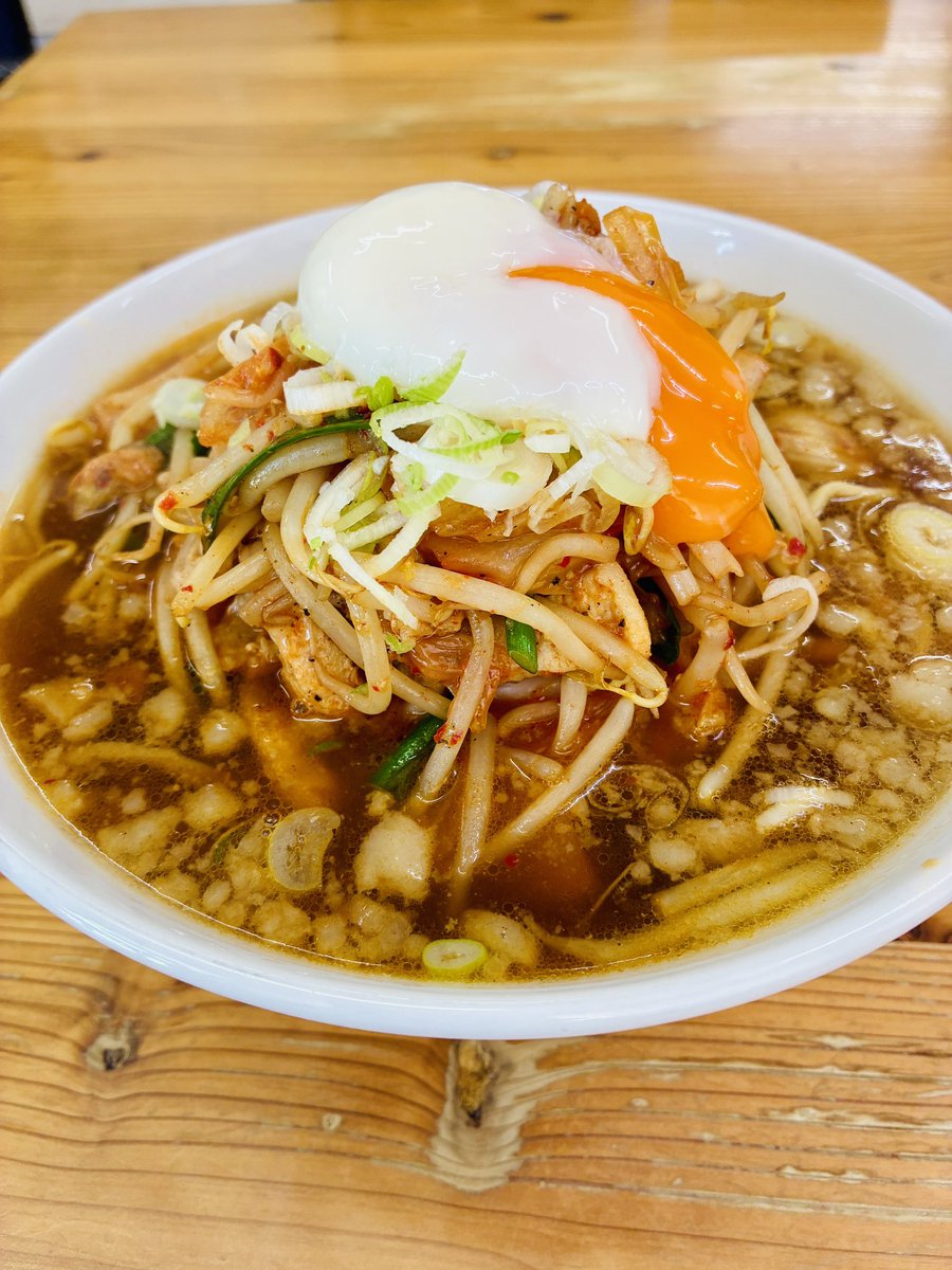 esashiya's tweet photo. 【江刺家　五大】杉の町店限定

旨辛の極み！
山盛り『豚キムチ🔥』

豪快盛りの熱々の豚キムチにトロ〜り温玉がスープに溶け込む大満足の一杯！
スープは【醤油・煮干し・味噌・塩】の4種類からお好みの味を選べます

漢におススメは醤油味にまぜそば変更で

期間限定販売です https://t.co/IhIwtHZon1