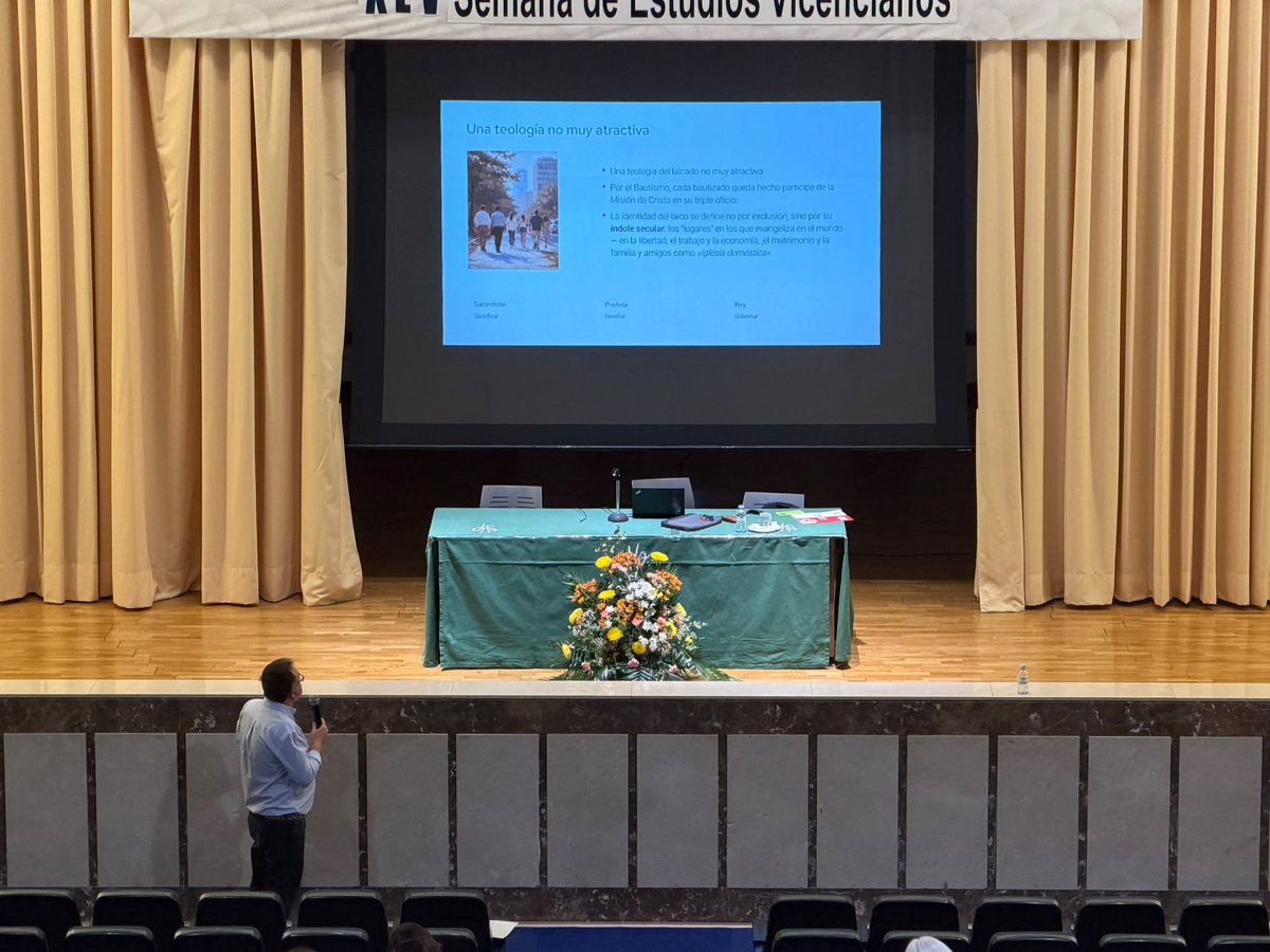 misionerospaul's tweet photo. Comienza la segunda conferencia de la XLV Semana de Estudios Vicencianos: "Configuración del cristiano para ser testigo", a cargo de D. Francisco Prat, Licenciado en Estudios Eclesiásticos, Máster en Bioética, Máster en Doctrina Social y Profesor en la @Ucomillas.

#XLVSemanaVicenciana #MisionerosPaúles #FamiliaVicenciana #SemanadeEstudiosVicencianos