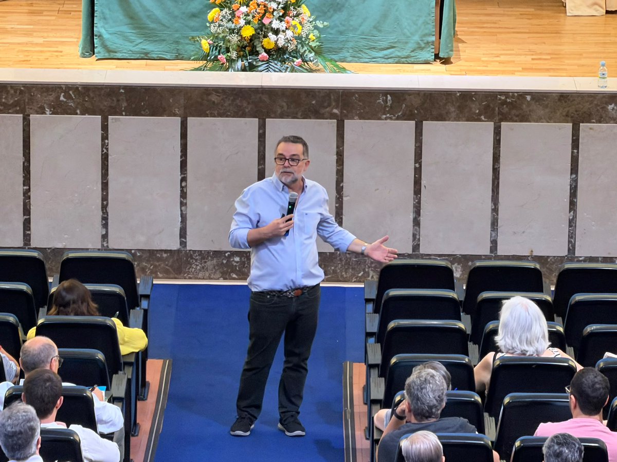 misionerospaul's tweet photo. Comienza la segunda conferencia de la XLV Semana de Estudios Vicencianos: "Configuración del cristiano para ser testigo", a cargo de D. Francisco Prat, Licenciado en Estudios Eclesiásticos, Máster en Bioética, Máster en Doctrina Social y Profesor en la @Ucomillas.

#XLVSemanaVicenciana #MisionerosPaúles #FamiliaVicenciana #SemanadeEstudiosVicencianos