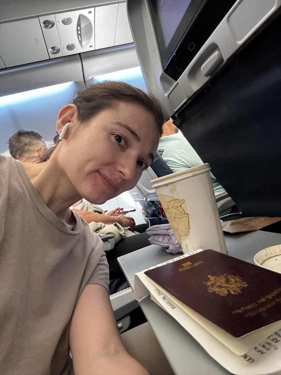 MarieGentric's tweet photo. ✈️ Direction Philadelphie… pour les 250 ans des US. C’est là-bas que la déclaration d’indépendance a été signée le 4 juillet 1776

⚽️ Et rien à voir, mais c’est aussi là-bas que la France affronte le Paraguay demain !

Même le café qui a tout taché ne peut gâcher l’excitation 😀 https://t.co/7fGUHARxTg