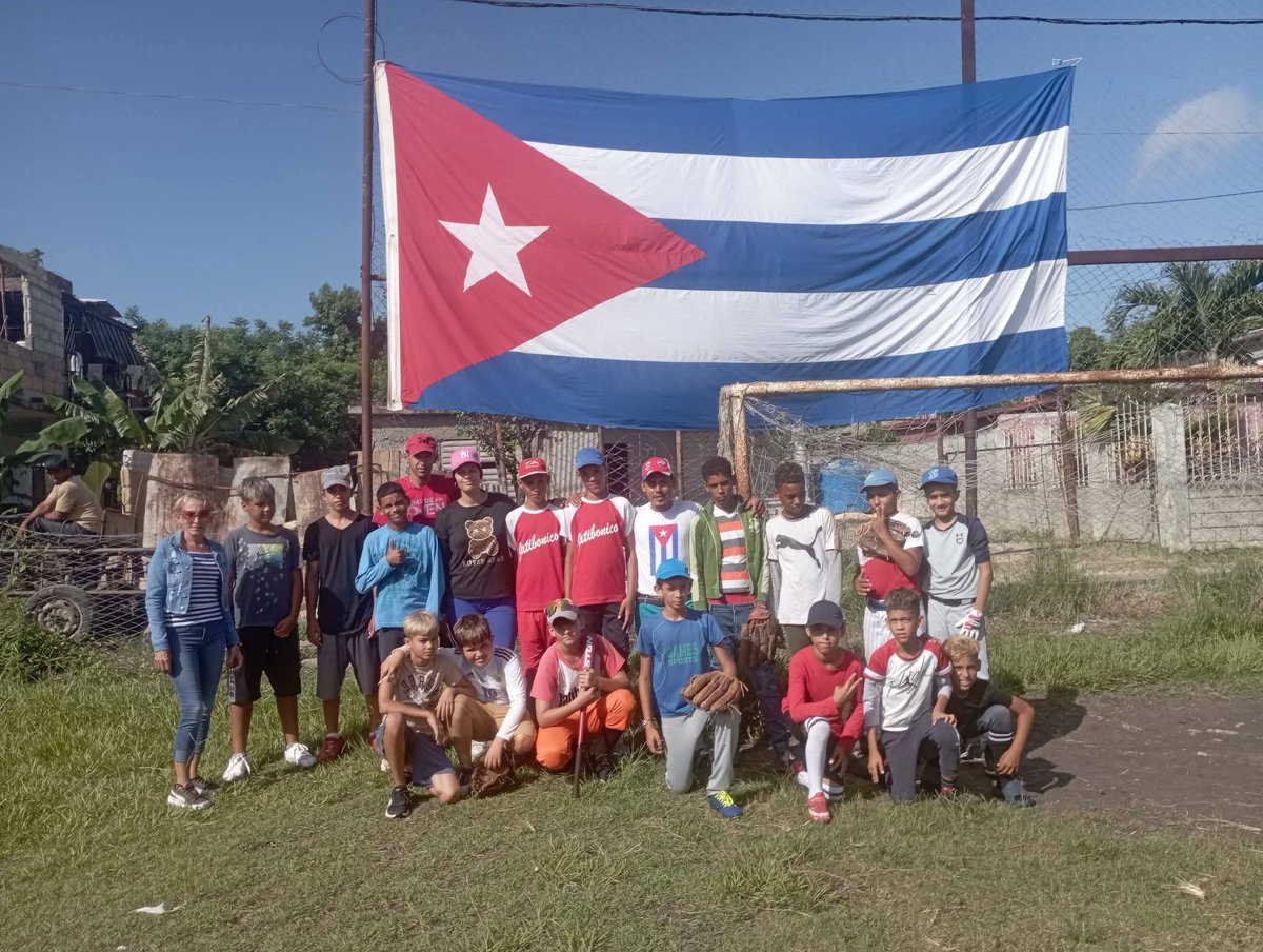 odalysvaldiviae's tweet photo. #VeranoConMiGente del equipo de Softbol en #Jatibonico durante los juegos escolares 🇨🇺 
#EducacionJatibonico https://t.co/4ucwVzjBGc