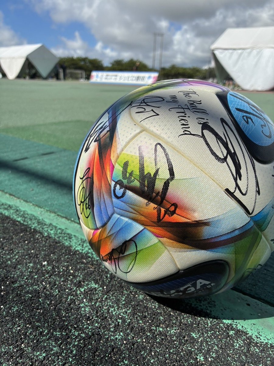 fmtaman763's tweet photo. 7月3日〜14日の期間、西崎陸上競技場にてプロサッカーチームのジュビロ磐田@Jubiloiwata_YFC が夏季キャンプを行います⚽️
本日15時半から歓迎セレモニーが実施されました🎊
8月からの新シーズン、J1昇格を目指して糸満でトレーニング頑張って下さい‼️
市民の皆さんもジュビロの応援をお願いします✨ https://t.co/4CVl7u8LVa