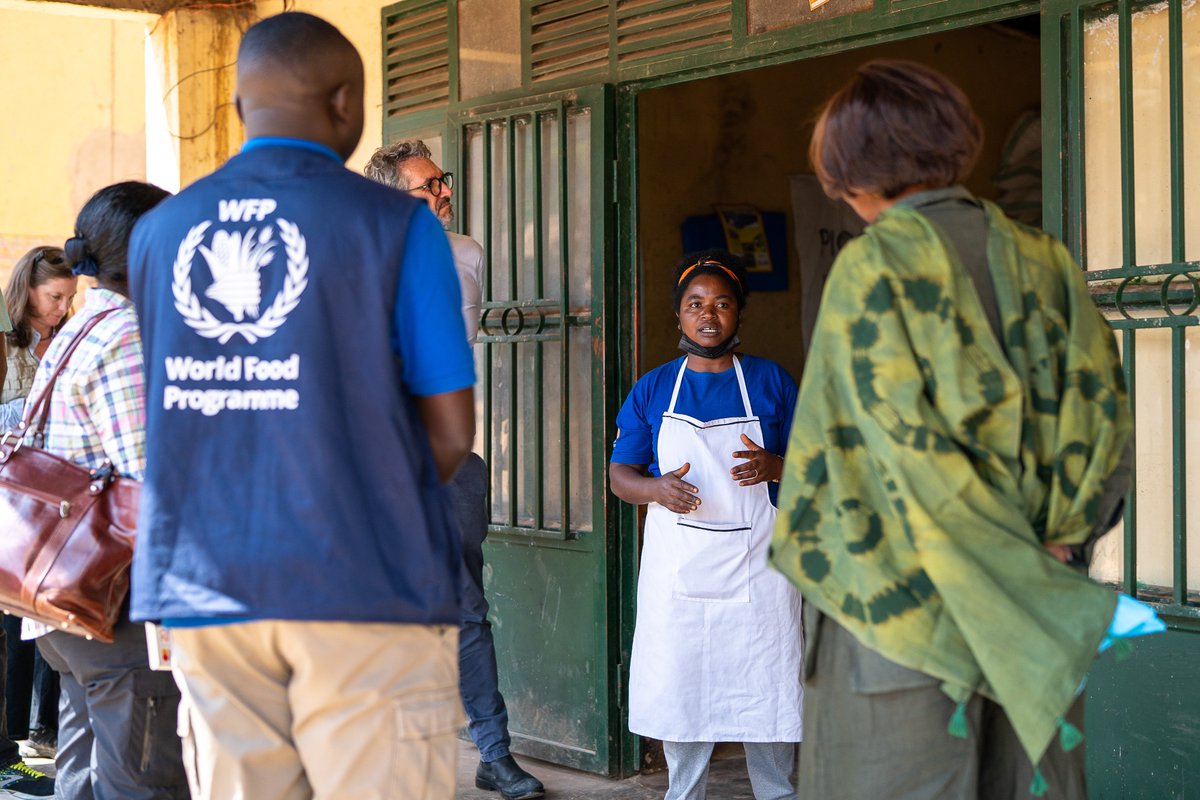WFP_Rwanda_CD's tweet photo. Honored to welcome Dr. Segenet Kelemu of @MastercardFdn & my colleague @RaniabtBakhita, AED @WFP to🇷🇼. Together, they met young agripreneurs in Rulindo & Gasabo, supported through #ShoraNeza & saw how access to skills, finance & markets is helping them build thriving businesses. https://t.co/56ZIswAGPS