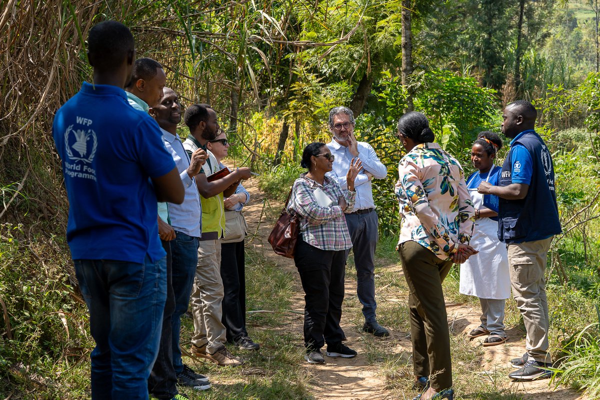 WFP_Rwanda_CD's tweet photo. Honored to welcome Dr. Segenet Kelemu of @MastercardFdn & my colleague @RaniabtBakhita, AED @WFP to🇷🇼. Together, they met young agripreneurs in Rulindo & Gasabo, supported through #ShoraNeza & saw how access to skills, finance & markets is helping them build thriving businesses. https://t.co/56ZIswAGPS