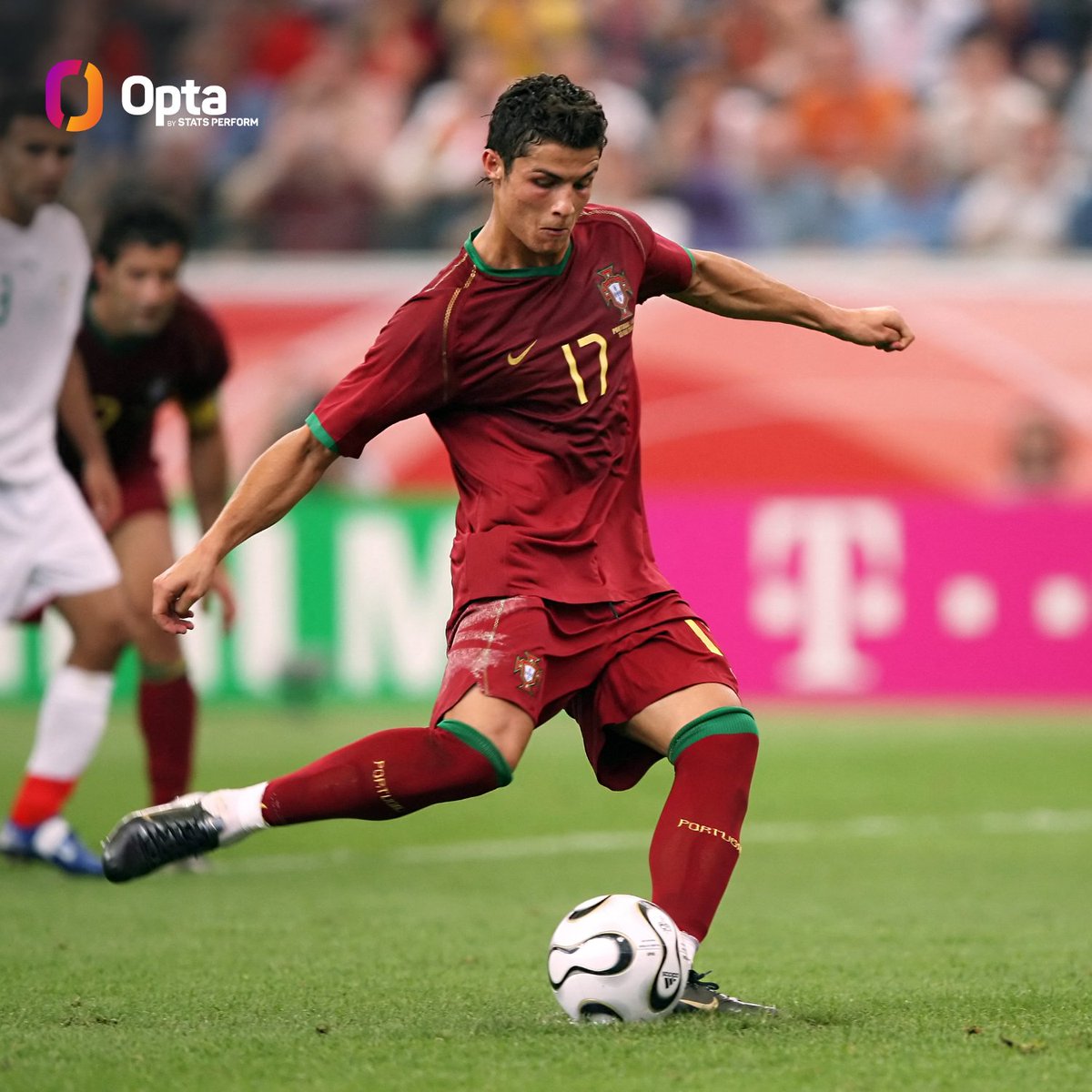 OptaJoe's tweet photo. 4 - Including shoot-outs, Cristiano Ronaldo has now scored penalties at major tournaments for 🇵🇹 Portugal as a teenager (1), in his 20s (2), in his 30s (8) and in his 40s (1).

Perennial. https://t.co/LqsjR1bORZ