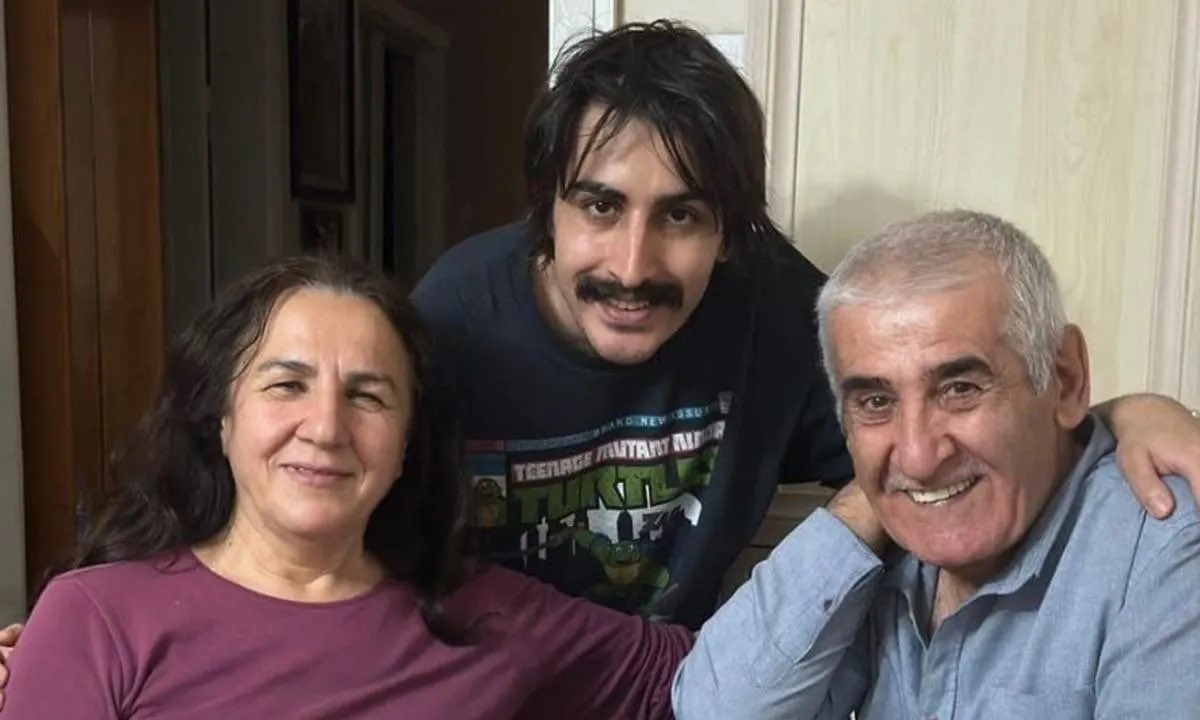 kultiginmedya's tweet photo. Deniz Göktaş’ın babası Kemal Göktaş’ın geçmişte sol marjinal TİKKO terör örgütü bünyesinde yer aldığı bilgisi öğrenildi.

Kemal Göktaş, 1980 yılında bir polisin şehit olduğu ve bir polisin yaralandığı Çorum olaylarında aktif eylem yürüterek defalarca cezaevine girdi. https://t.co/olb8zvMOgf