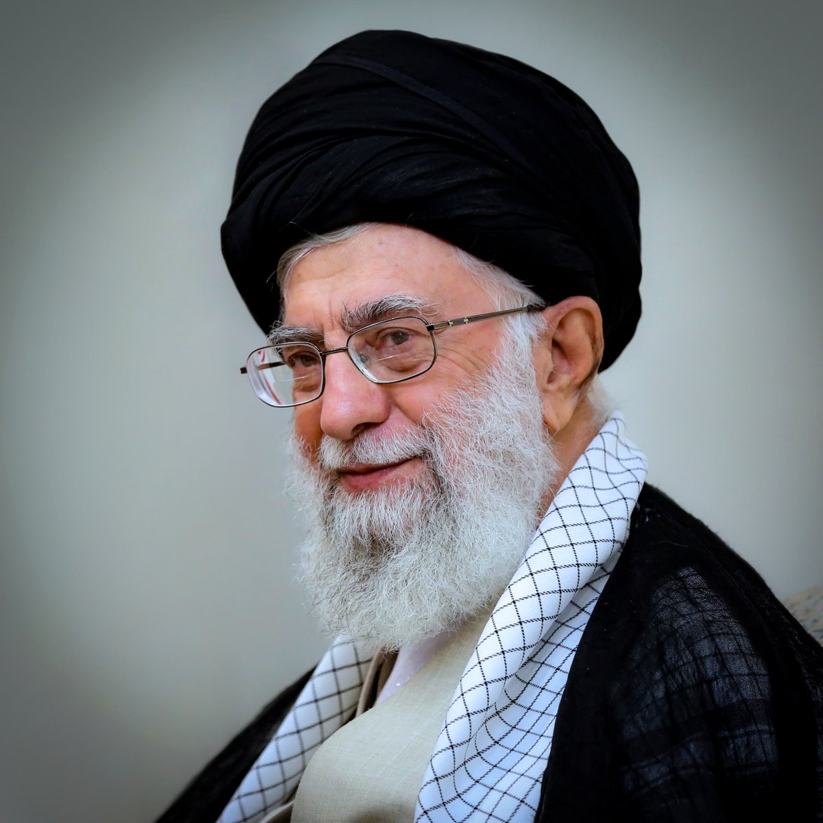 MehranRajaabi's tweet photo. به خدا قسم...
تا روزی که بانگِ «ألا یا أهلَ العالم، أنا المهدی» بلند شود،
برای تو محزون و عزادار خواهیم ماند. https://t.co/SHSIIvJGRb