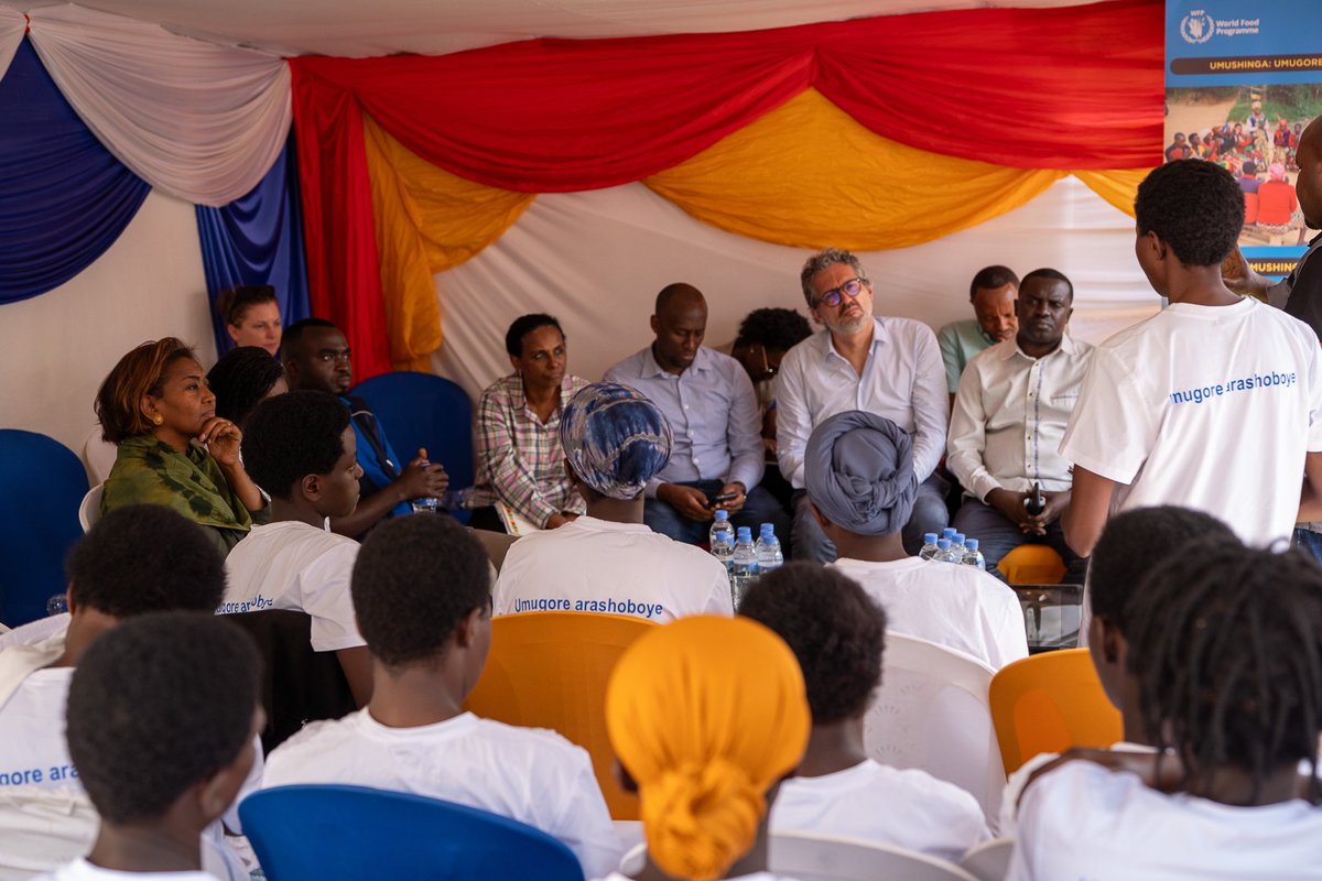 WFP_Rwanda_CD's tweet photo. Honored to welcome Dr. Segenet Kelemu of @MastercardFdn & my colleague @RaniabtBakhita, AED @WFP to🇷🇼. Together, they met young agripreneurs in Rulindo & Gasabo, supported through #ShoraNeza & saw how access to skills, finance & markets is helping them build thriving businesses. https://t.co/56ZIswAGPS